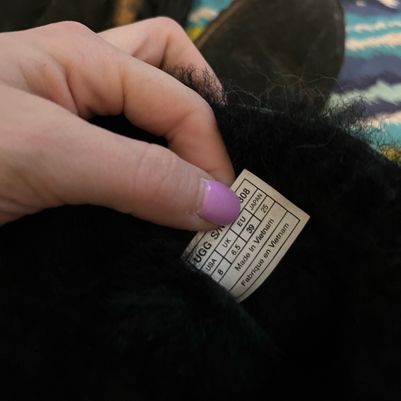 Bailey Bow Uggs - Picture 6 of 6